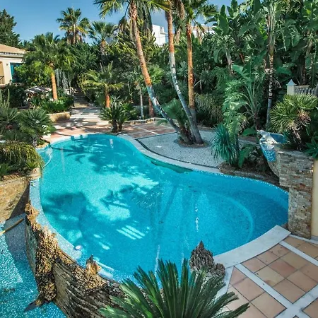 Sleeps 12 With Pool Air Con And Wifi 빌라 *