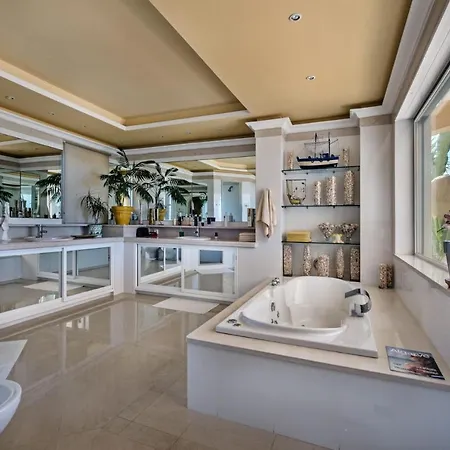Sleeps 12 With Pool Air Con And Wifi 빌라
