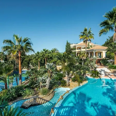 Sleeps 12 With Pool Air Con And Wifi