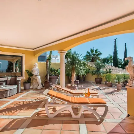 Sleeps 12 With Pool Air Con And Wifi 빌라 Patroves