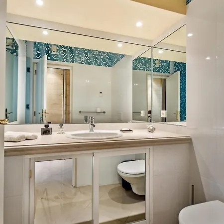 Sleeps 12 With Pool Air Con And Wifi Patroves