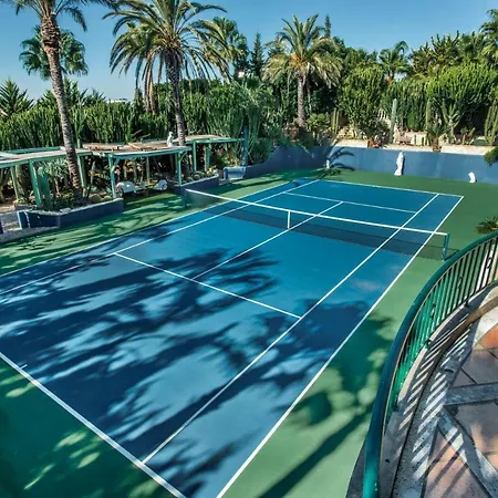 Sleeps 12 With Pool Air Con And Wifi Willa