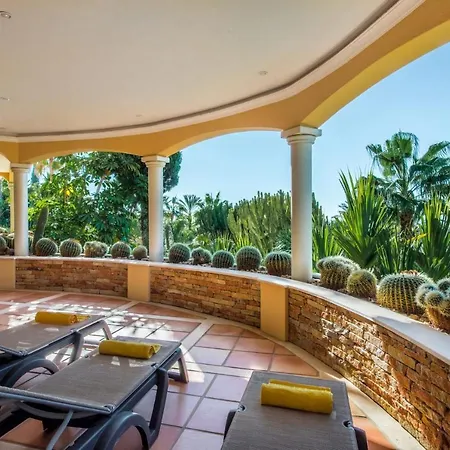 Sleeps 12 With Pool Air Con And Wifi *