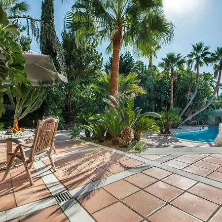 Sleeps 12 With Pool Air Con And Wifi *