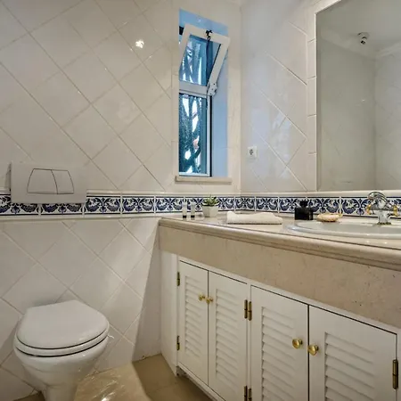 Sleeps 12 With Pool Air Con And Wifi فيلة *