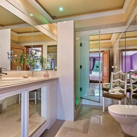 Sleeps 12 With Pool Air Con And Wifi Patroves